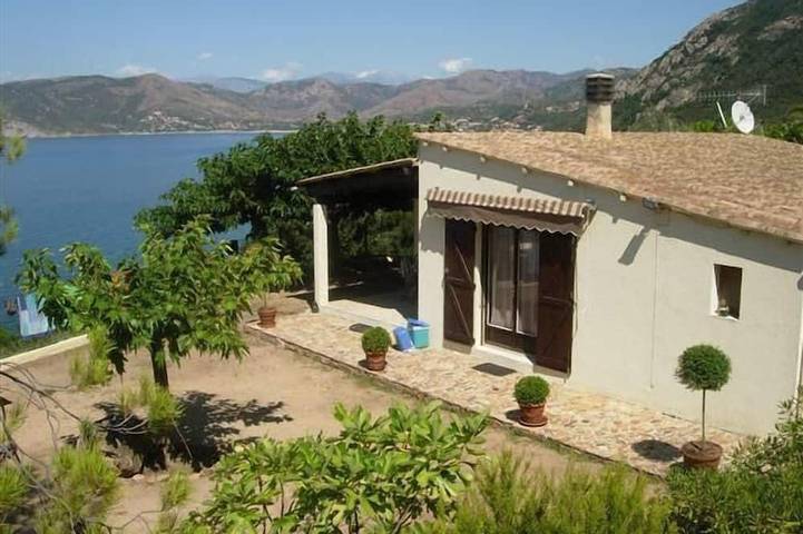 Location de vacances pour 8 personnes, avec terrasse et jardin, animaux acceptés à Villanova