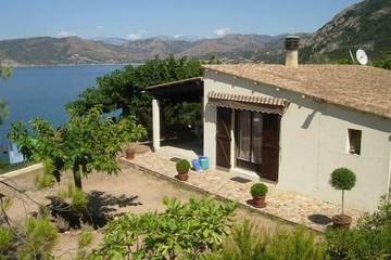 Gîte pour 8 personnes, avec terrasse et jardin, animaux acceptés à Villanova