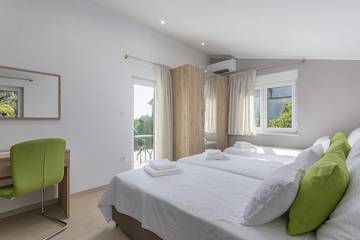 Villa for 8 People in Poreč, Grad Poreč, Photo 1