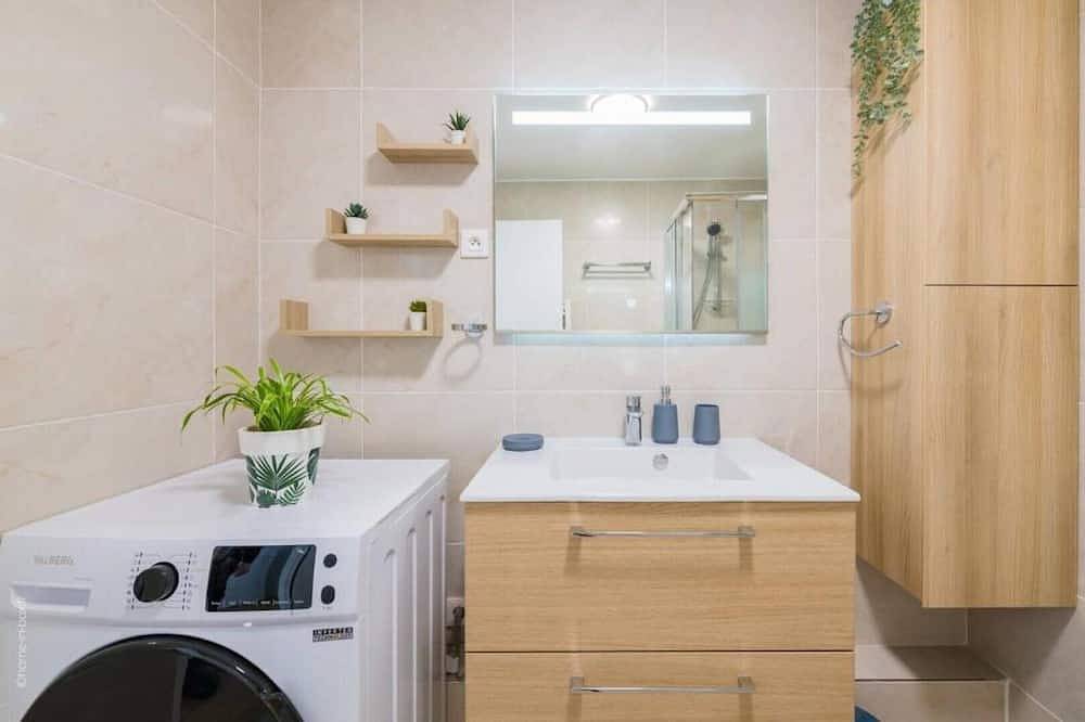 Appartement entier, 2 bedroom apartment in montreuil in Montreuil, Seine-Saint-Denis