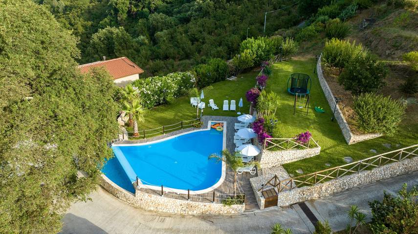 Entire apartment, ‘Arcaloro Resort’ Apartment with Shared Pool and Wi-Fi in Sant'Angelo di Brolo, Monti Nebrodi