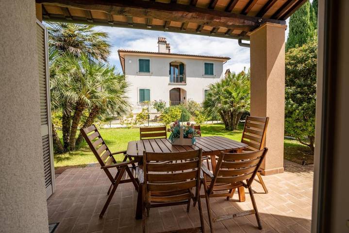 Villa per 6 persone, con Balcone e Terrazza nonché Giardino a Foligno