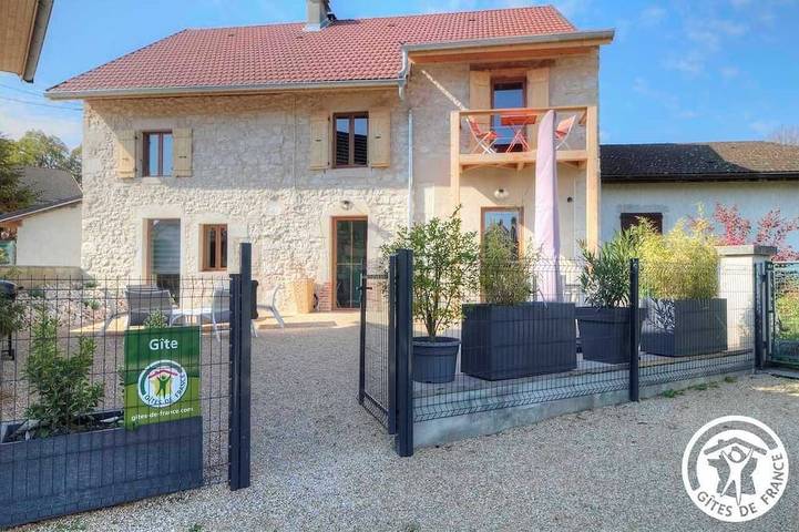 Location de vacances pour 6 personnes, avec balcon à Ceyzérieu