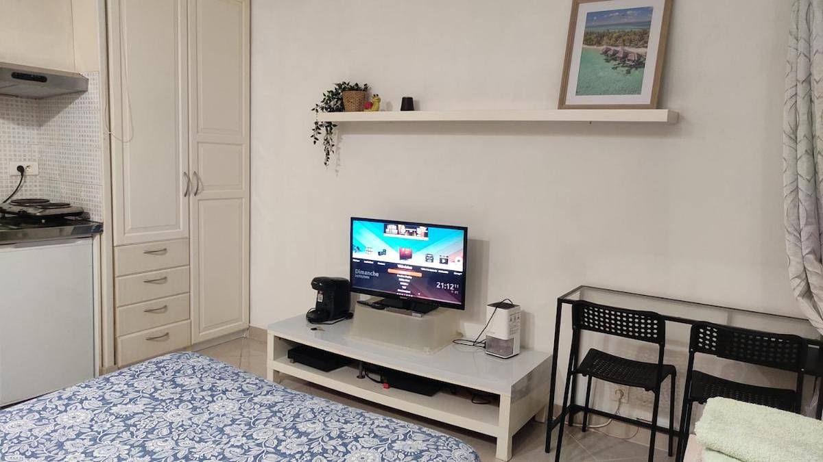 Appartement entier, Cozy Studio Apartment Close to Melun and Vaux-le-Penil in Vaux-le-Pénil, Seine-et-Marne