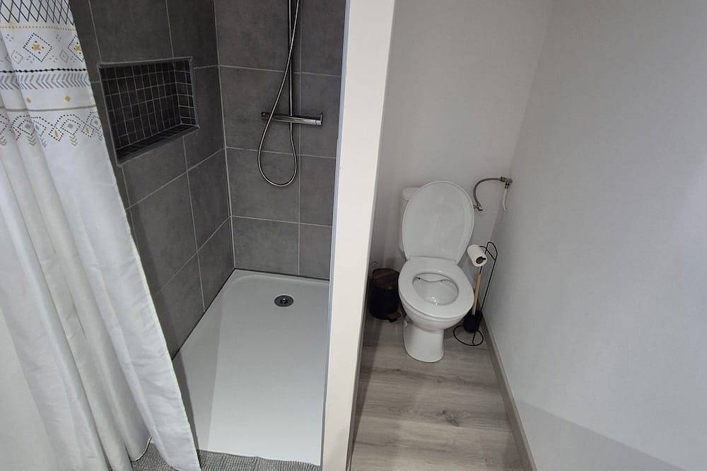 Entire apartment, Comfortable apartment with swimming pool and barbecue area. in Bollène, Vaucluse