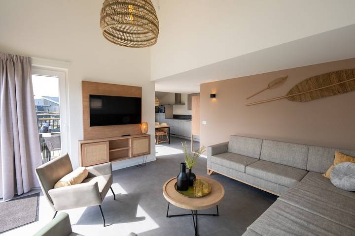 Ferienhaus für 8 Personen, mit Balkon/Terrasse und Terrasse sowie Garten und Pool in Zeeland - 2