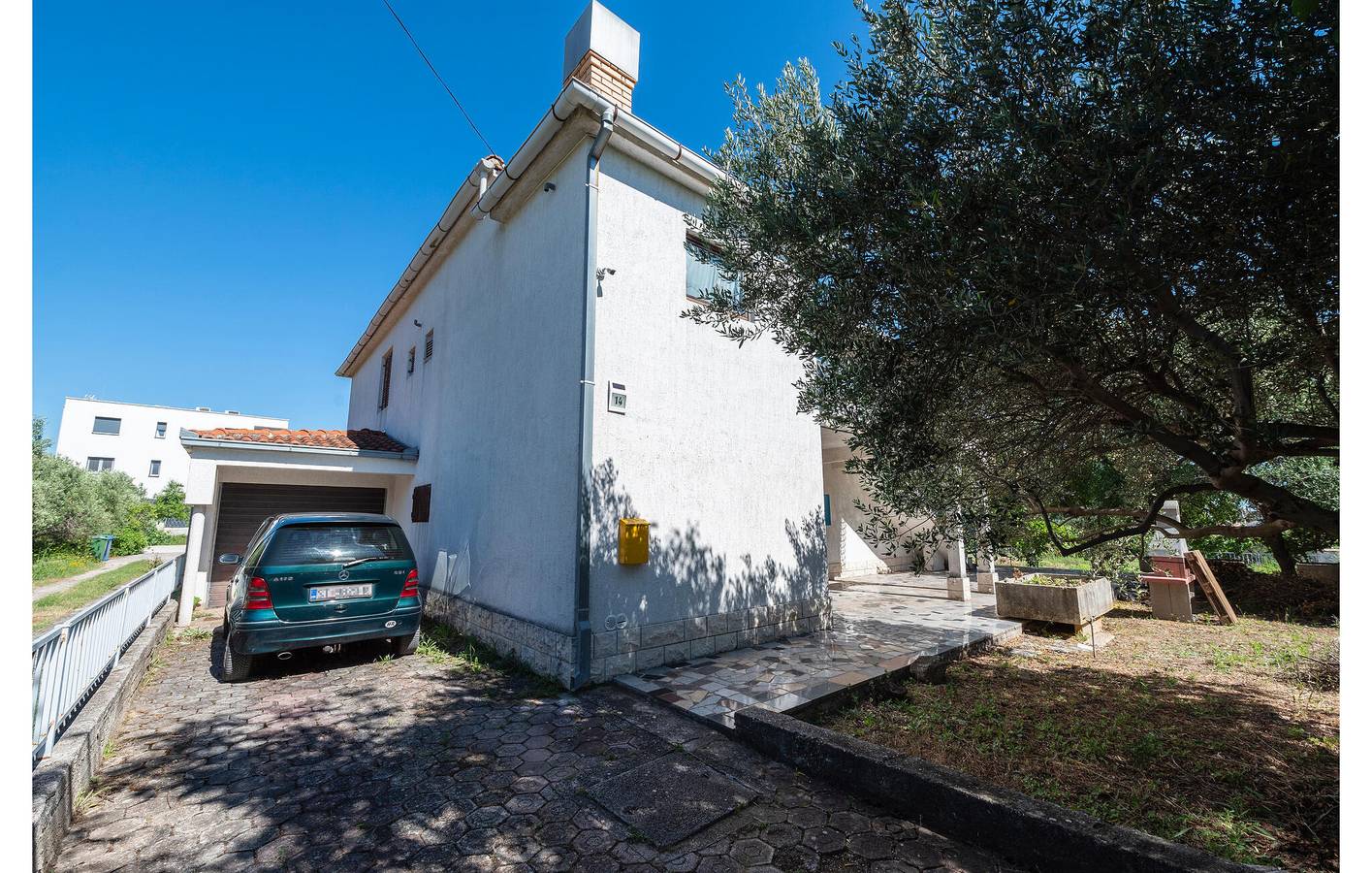 Appartement de vacances entier, Appartement confortable de 2 chambres près de la plage de Copa Cabana, avec terrasse et parking in Trogir, Split-Dalmatie