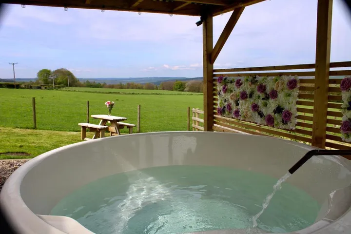 Camping pour 4 personnes, avec jacuzzi et jardin - 1