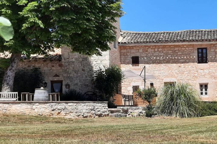 Gîte pour 5 personnes, avec piscine et jardin ainsi que jacuzzi et terrasse - 1