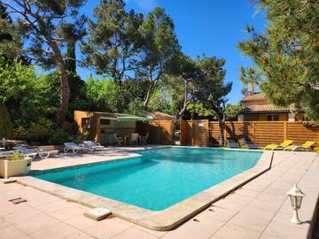 Cottage pour 2 personnes, avec piscine ainsi que jacuzzi et jardin à Saint-Saturnin-lès-Avignon