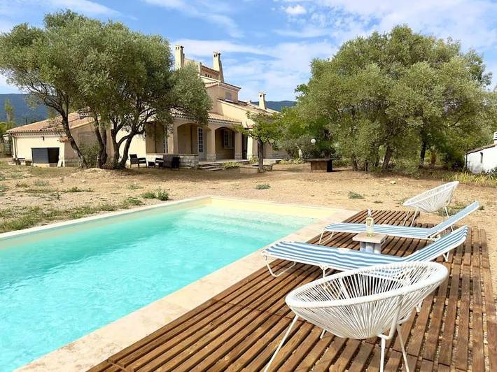 Villa pour 6 personnes, avec piscine ainsi que vue et jardin