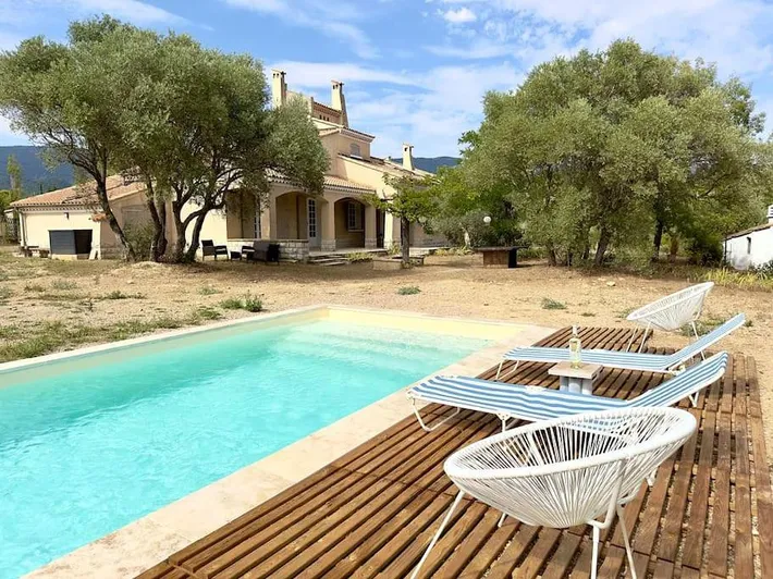 Villa pour 6 personnes, avec vue ainsi que piscine et jardin - 1