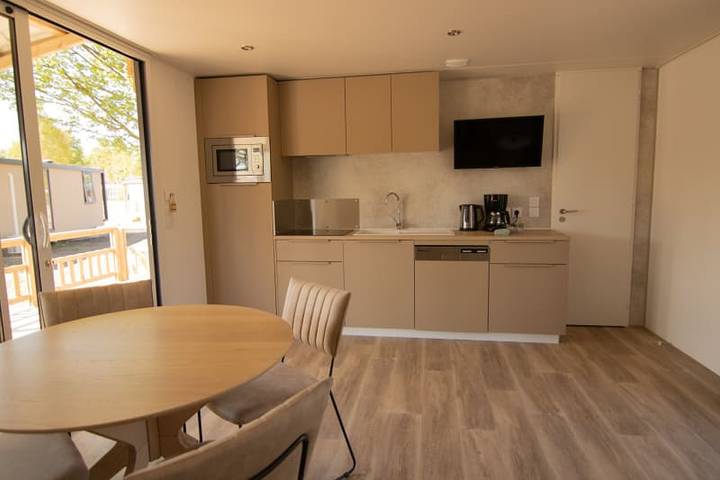 Camping für 4 Personen, mit Seeblick und Balkon/Terrasse sowie Terrasse in den Niederlande - 3