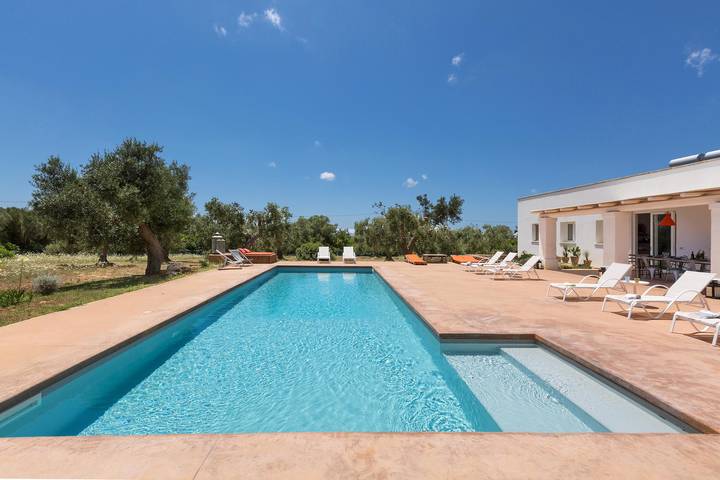 Location de vacances pour 14 personnes, avec jardin et piscine à Ugento - 2