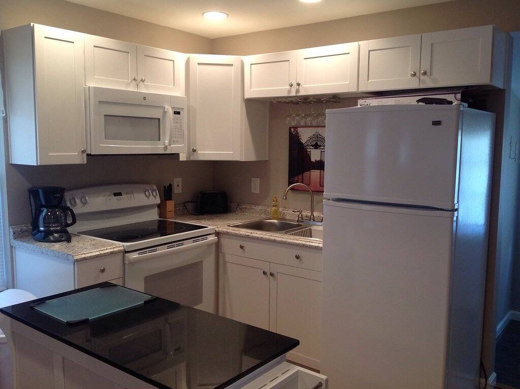 Dewdrop Cottage: Walk to the strip!  2 bed 1 bath, sleeps 5 in Geneva-on-the-Lake, Ashtabula County