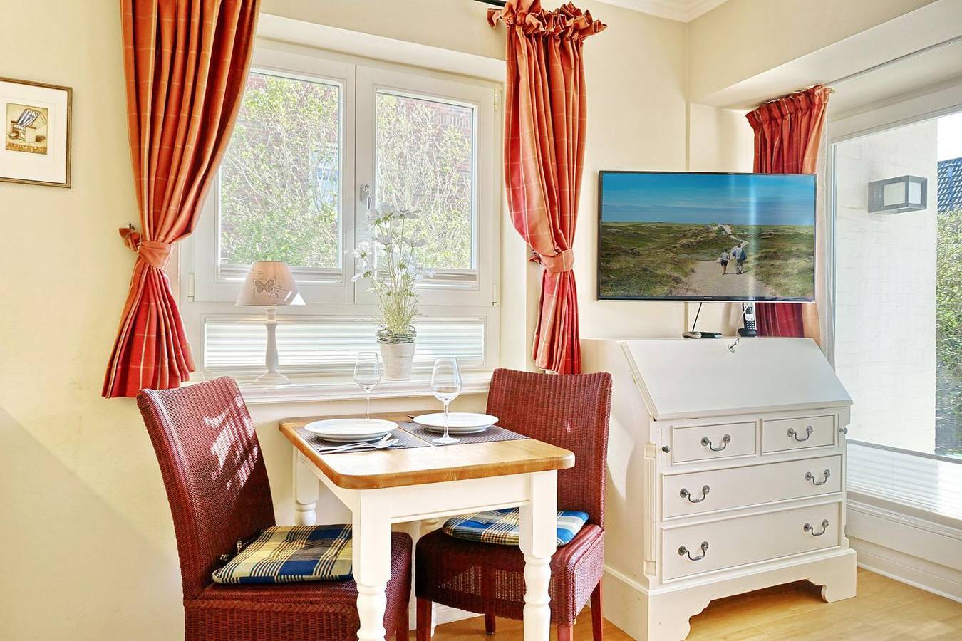 Ganze Wohnung, 2-Raum Appartement mit ca. 45m ² Nutzfläche im Erd- und Untergeschoss. in Wenningstedt, Sylt