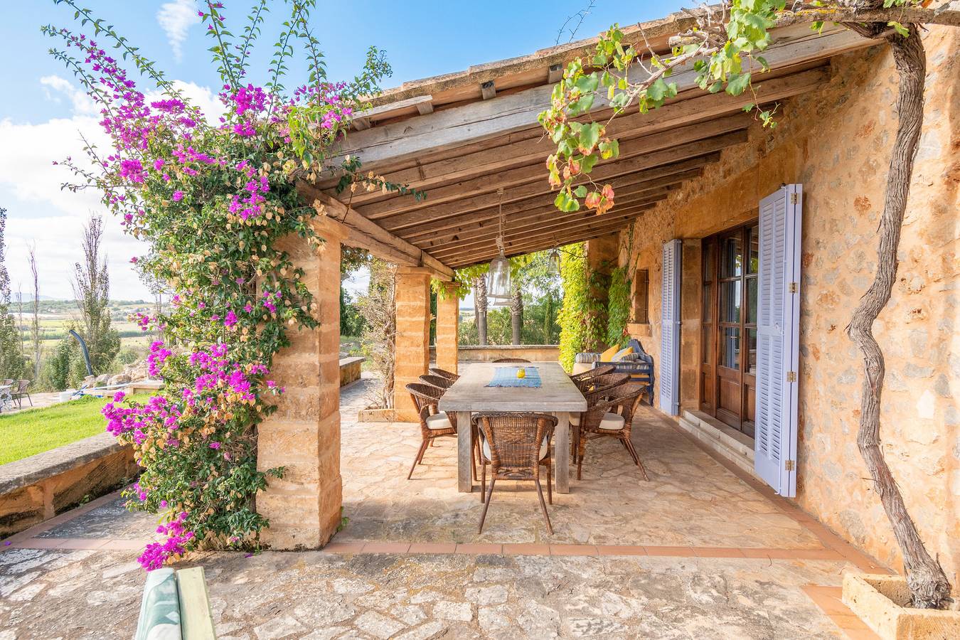 Holiday Home 'Es Turo' with Mountain View, Private Pool and Wi-Fi in Petra, Majorca Center