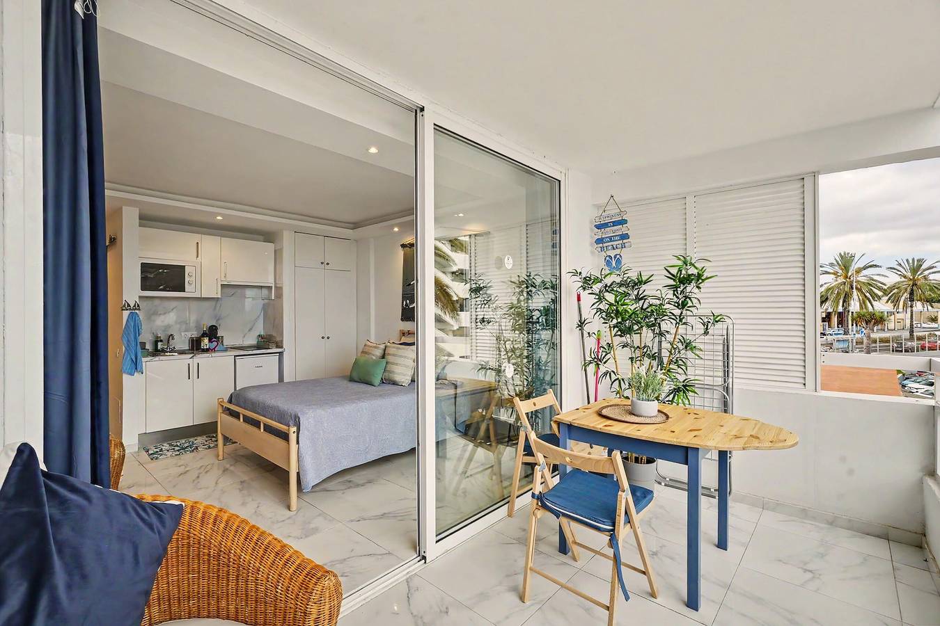 Entire apartment, Vacation Apartment 'Suit Atlántica' with Sea View, Shared Pool and Wi-Fi in San Eugenio Alto, Adeje