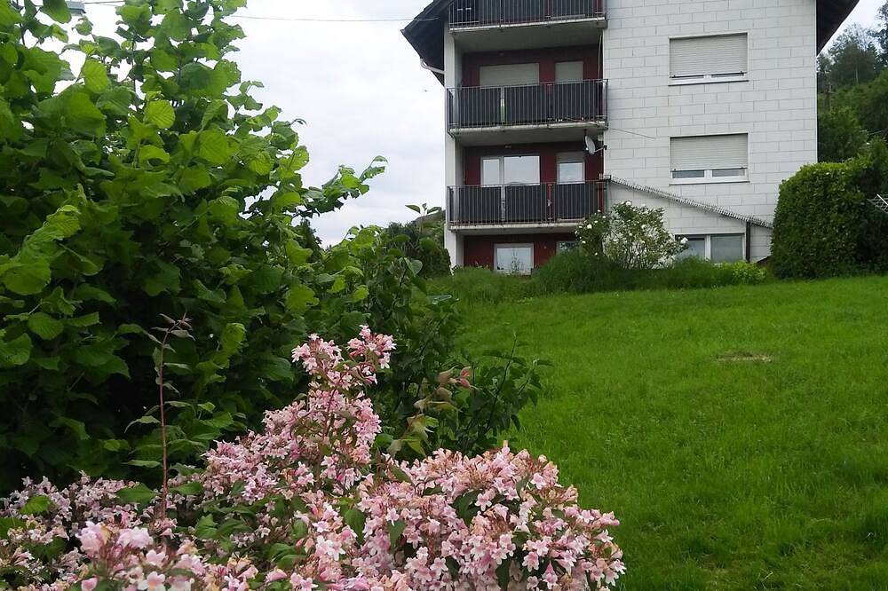 Ganze Wohnung, Ferienwohnung, 80qm, 2 Schlafräume für bis 4 Personen in Waldkirch, Südschwarzwald