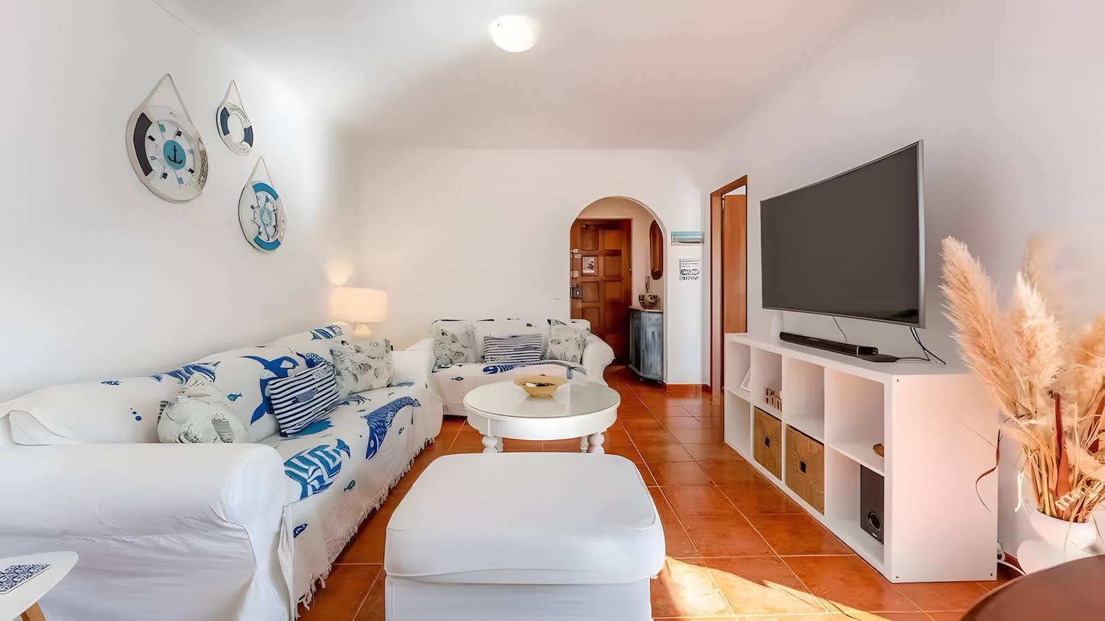 Entire apartment, Apartment 'Casa Rosa dos Ventos' with Sea View, Wi-Fi and Air Conditioning in Armação de Pêra (costa), Armação de Pera