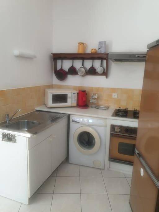 Appartement entier, One-Bedroom Apartment in Loupian, Côte méditerranéenne (France)