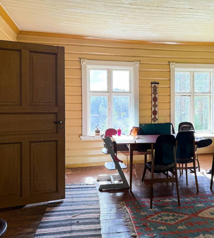 Bauernhof aus dem Jahr 1770 mit schwimmender Sauna am See in Drangedal