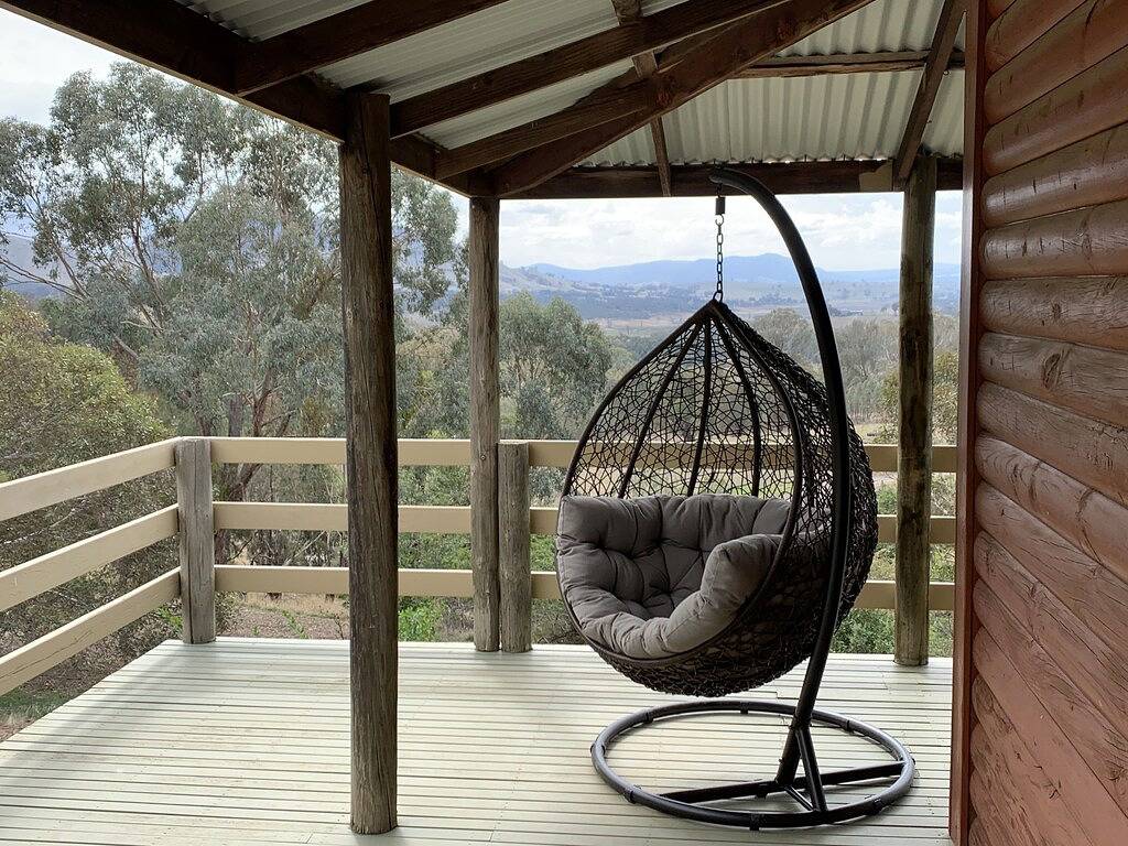 Mansfield Colonial Cabin with Stunning Views in Mansfield (Victoria), Shire of Mansfield