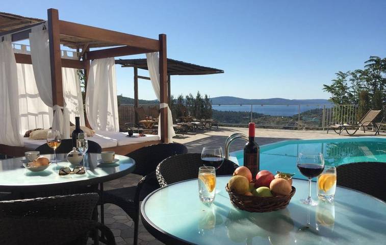 Villa für 13 Personen, mit Garten und Pool sowie Ausblick und Sauna - 1