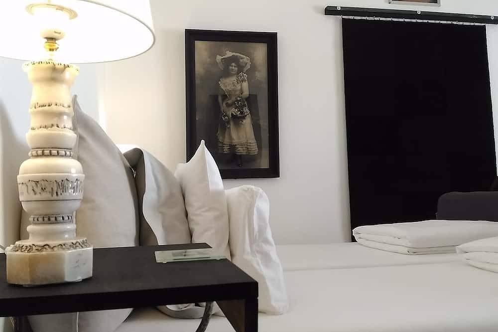 Apartamento entero, Artsu Danubio con vista al río Apartamento de 2 dormitorios en planta superior individual diseñado con arte + aire acondicionado in Budapest, Közép-Magyarország