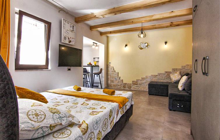 Gemütliche 1-Zimmer-Wohnung mit Terrasse, 200 m vom Strand entfernt in Plaža Morovička, Općina Sveti Filip i Jakov