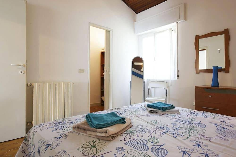 3-Zimmer-Reiheneckhaus mit Terrasse in ganztags sonniger Lage direkt am Strand in Germignaga, Lago Maggiore (Lombardei)