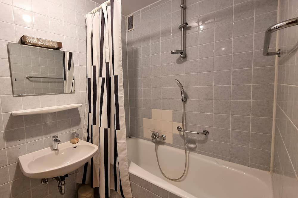 Ganze Wohnung, Apartment mit Balkon, Bad, Wc und Küche in Karlsbad (Baden), Kraichgau