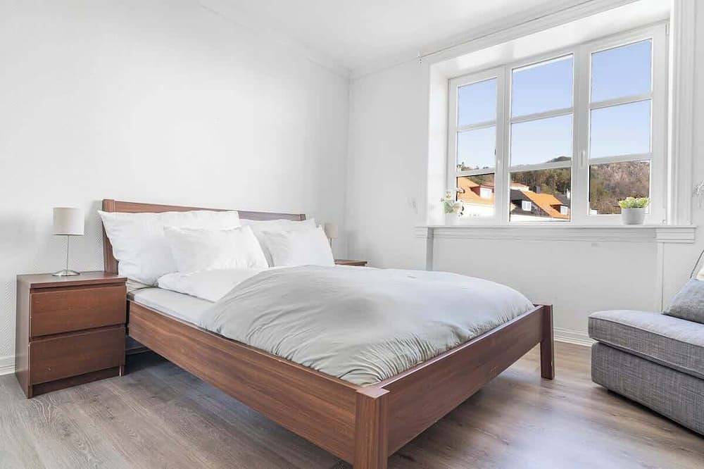 Ganze Wohnung, Spacious Bergen Apartment with Terrace & Parking in Bergenhus, Bergen