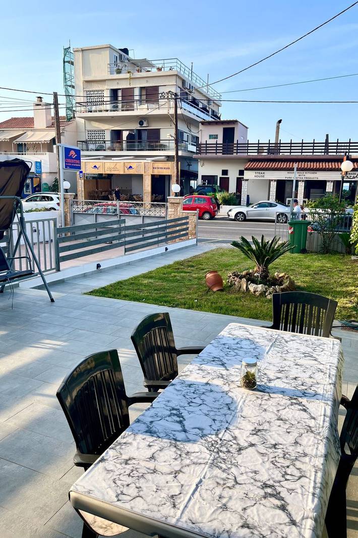 Location de vacances pour 3 personnes, avec jardin dans Stalos - 2