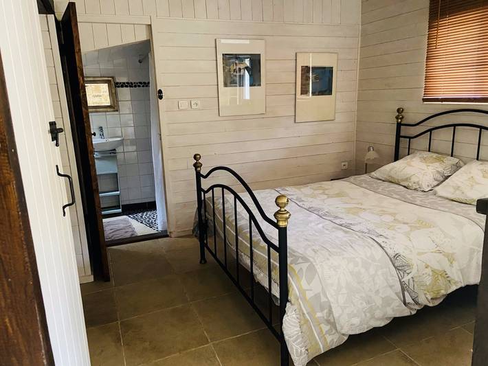 Gîte pour 2 personnes, avec terrasse ainsi que piscine et jardin à Sainte-Nathalène - 4