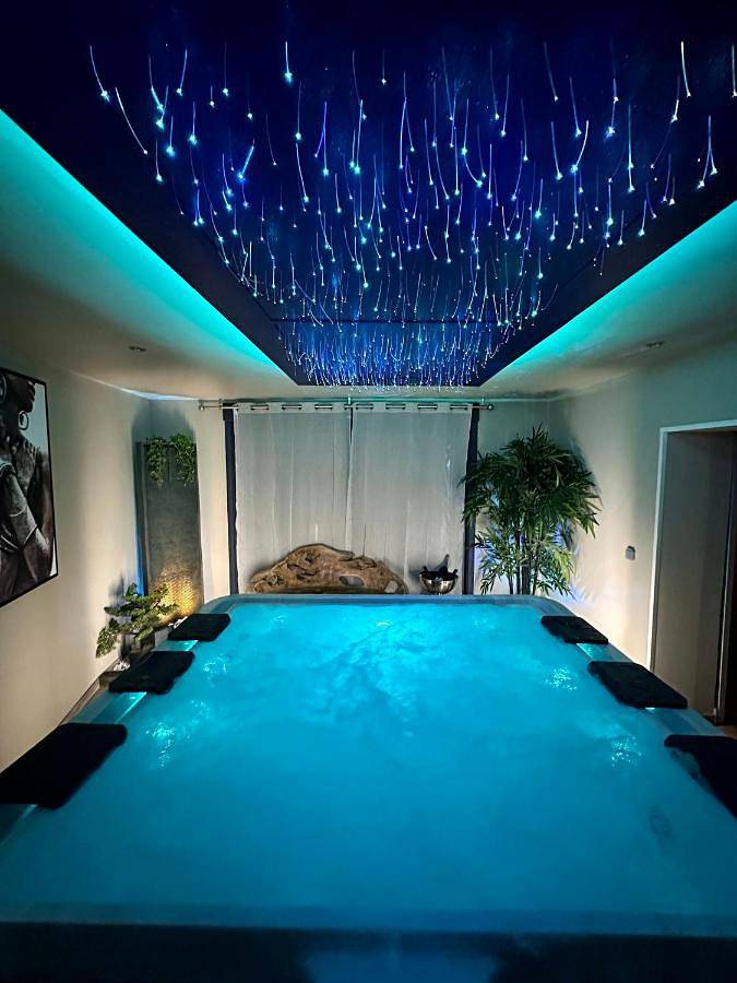 Maison de vacances pour 6 personnes, avec jacuzzi ainsi que terrasse et jardin, animaux acceptés