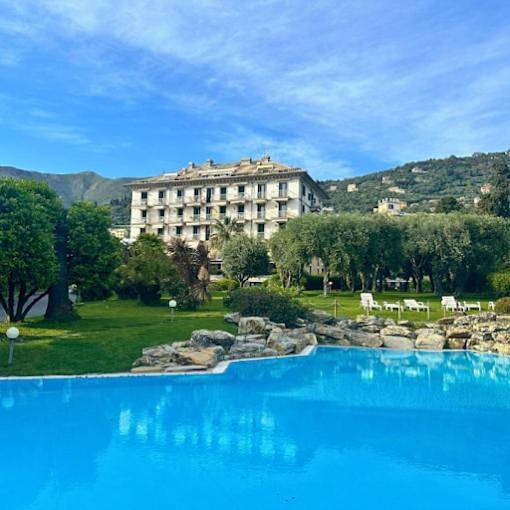 Appartamento per 4 persone, con Balcone e Terrazza nonché Giardino e Piscina in Nervi (Genova)