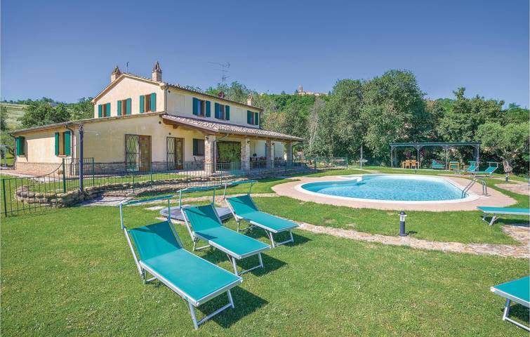 Casa vacanza per 10 persone con piscina in Barchi, Terre Roveresche