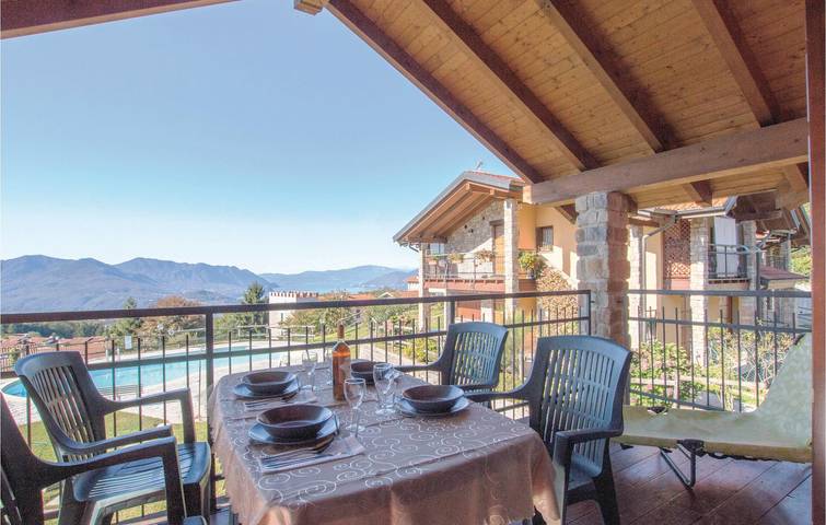 Ganze Ferienwohnung, Appartement mit Seeblick, Terrasse und Pool - 2 km zum Lago Maggiore in Agra, Lago Maggiore (Lombardei)