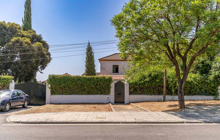 Gemütliches Apartment mit Pool und Kamin, 200 m vom Zentrum von Las Pajanosas entfernt in Las Pajanosas, Guillena