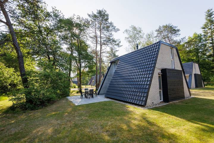 Bungalow für 4 Personen, mit Balkon/Terrasse und Terrasse sowie Garten