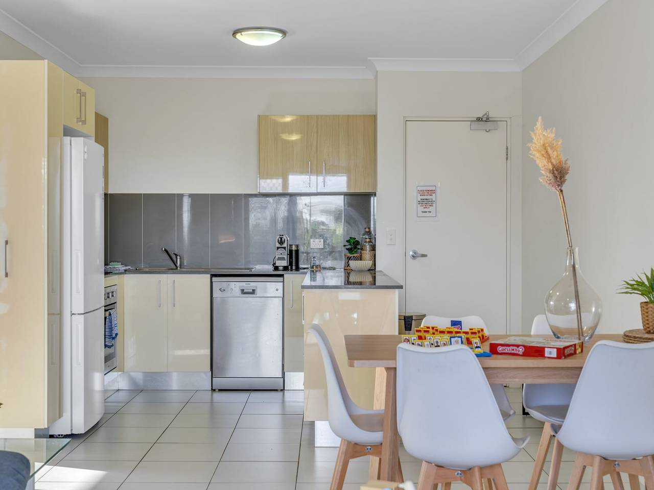Entire apartment, Bright 2-Bed with Private Balcony & Serene View in Brisbane, Moreton Bay