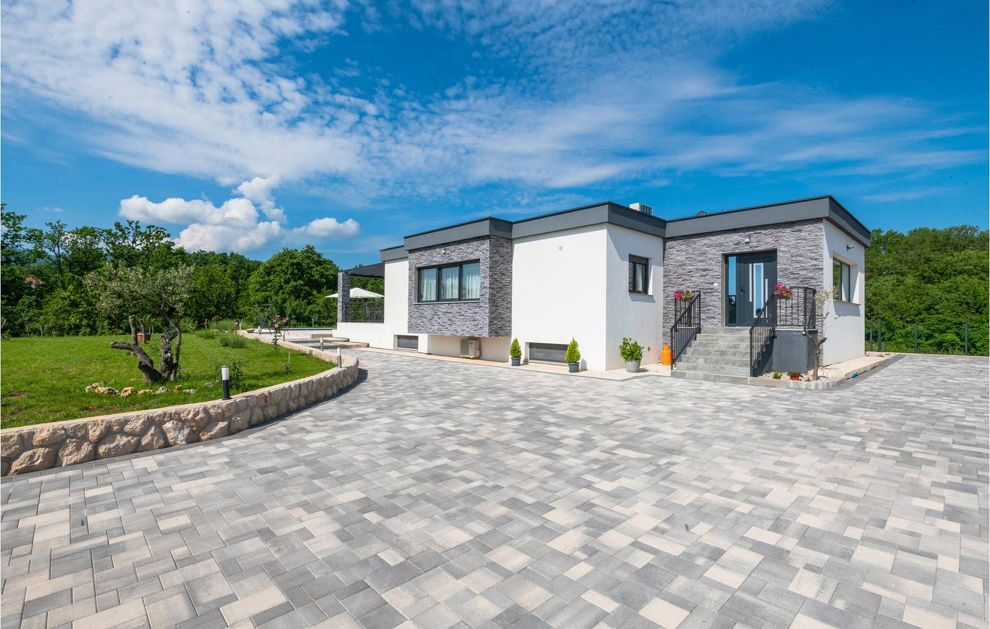 Gemütliche Ferienwohnung mit Pool, WLAN und Parkplatz – 2 km vom Fluss entfernt in Imotski, Makarska Riviera