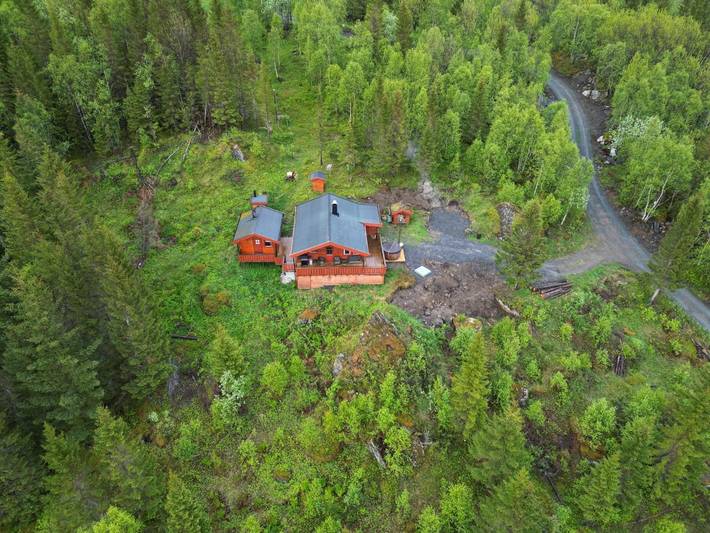 Feriehus for 4 personer, hage og utsikt i tillegg til innsjøutsikt og sauna, dyr tillatt i Troms