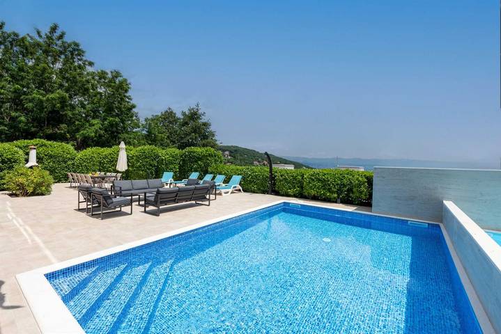 Villa pour 10 personnes, avec Balcon et Balcon/Terrasse ainsi que Terrasse et Piscine dans Grad Opatija