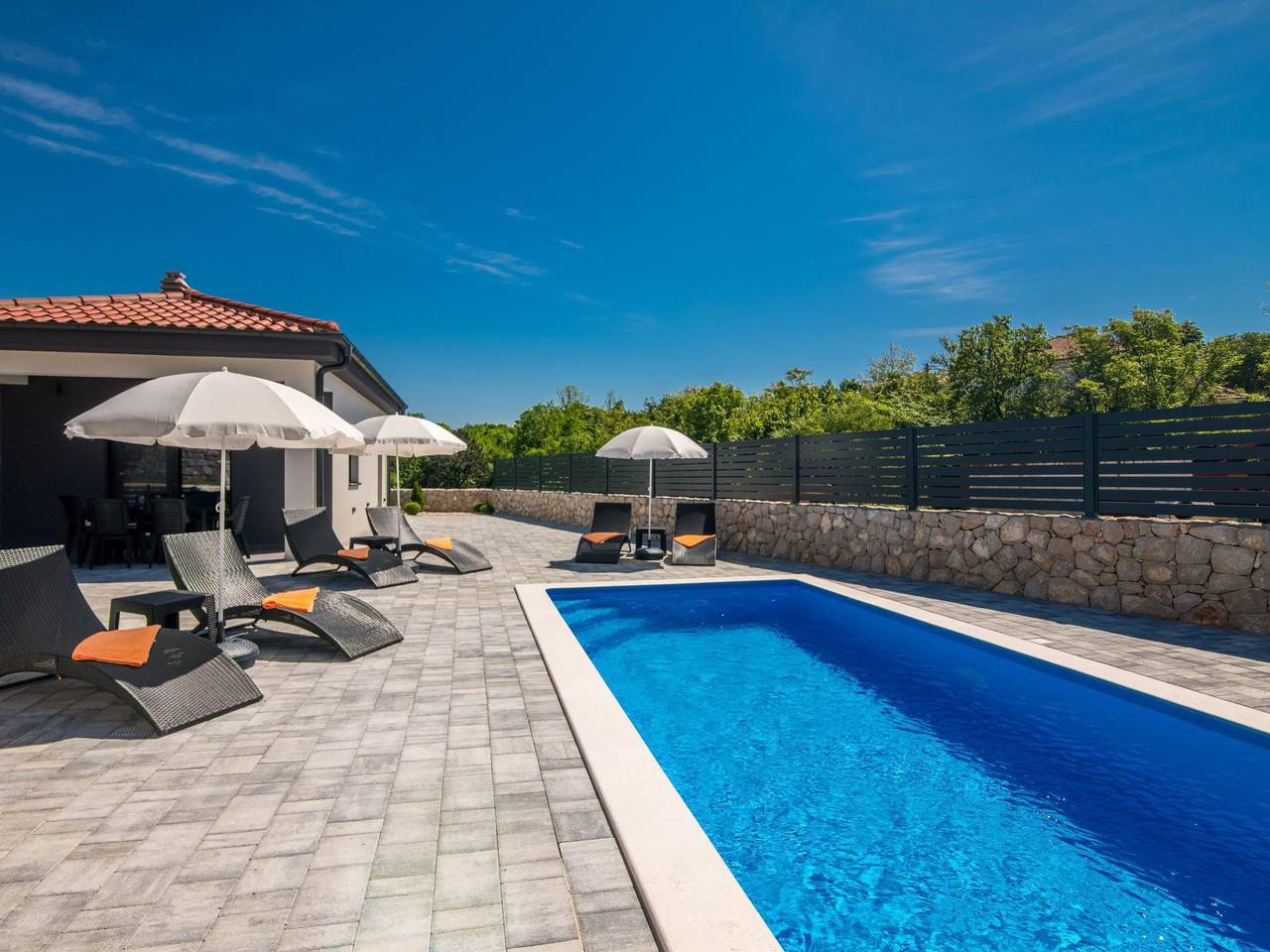 "Villa Enie" mit eigenem Pool in Garica, Krk