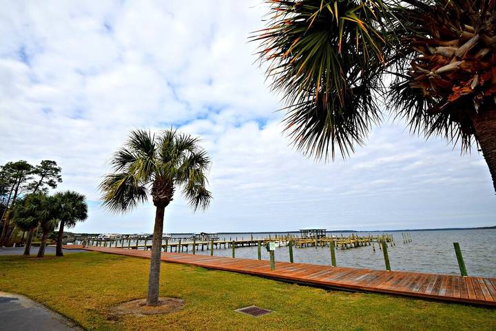 Vacation rental for 5 people, with pool and balcony by Orange Beach