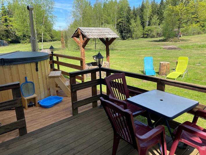Chambre d’hôte pour 2 personnes, avec terrasse et vue ainsi que piscine et jardin
