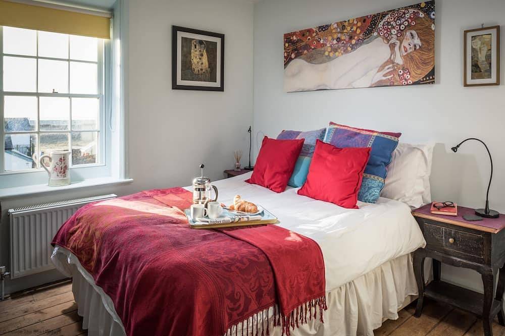 Coastguards Beach House -  a cottage that sleeps 7 guests  in 2 bedrooms in Camber Sands, Camber