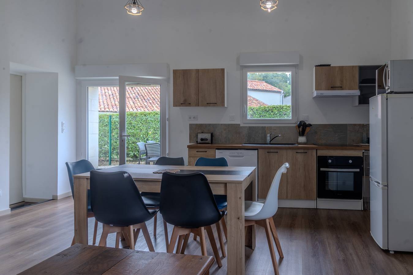 Maison de Vacances 'Berclois' avec Terrasse Privée, Wi-Fi et Climatisation in Bercloux, Région de Saint-Jean-d'Angély